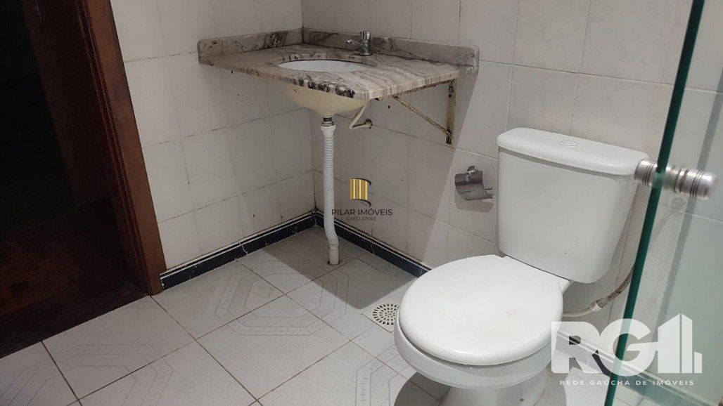 Apartamento a venda com 3 dormitórios, com sacada, de frente. Rua 24 de Outubro Auxiliadora.