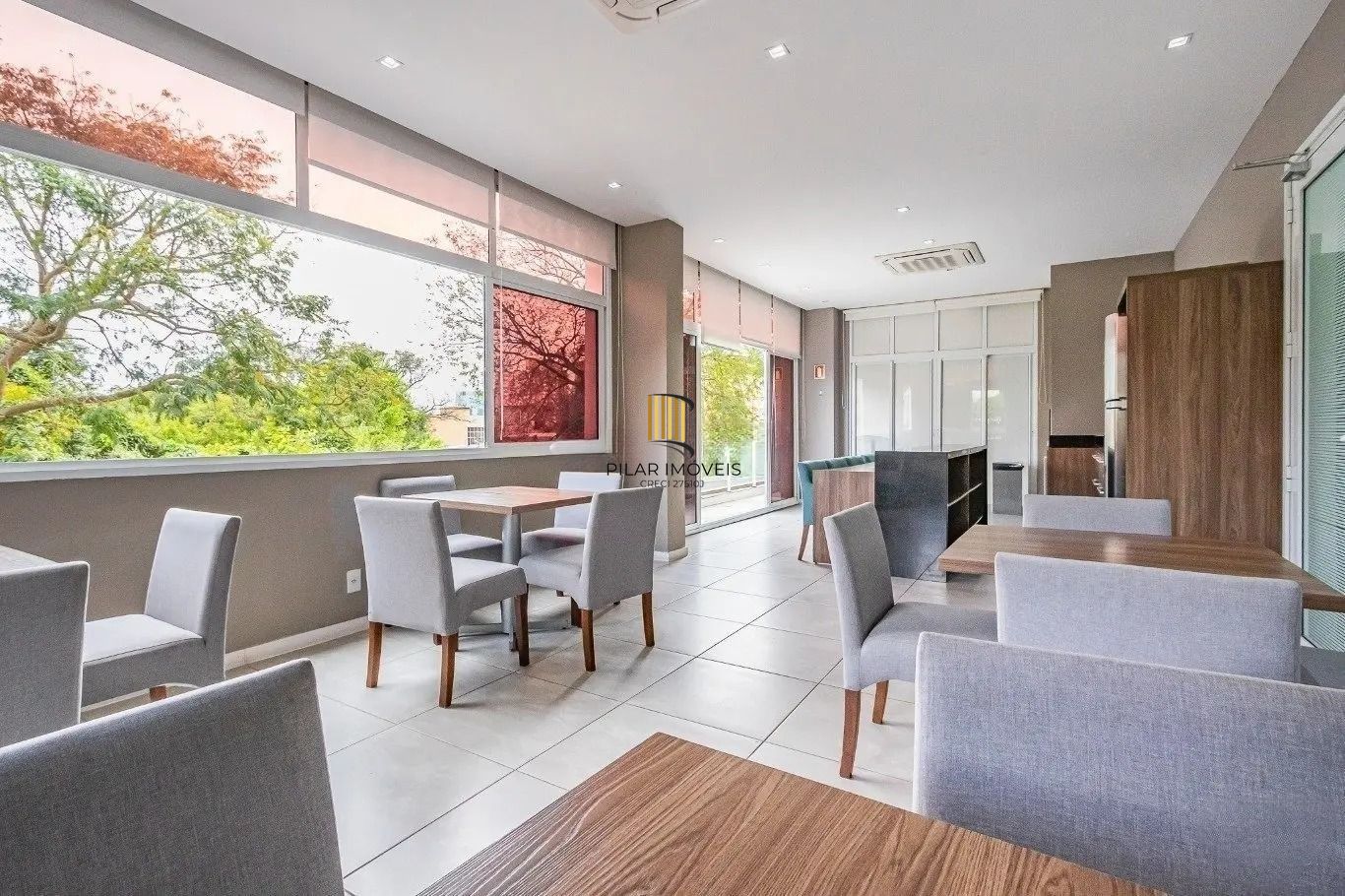 Apartamento mobiliado com 3 dormitórios panorâmica na Azenha em Porto Alegre