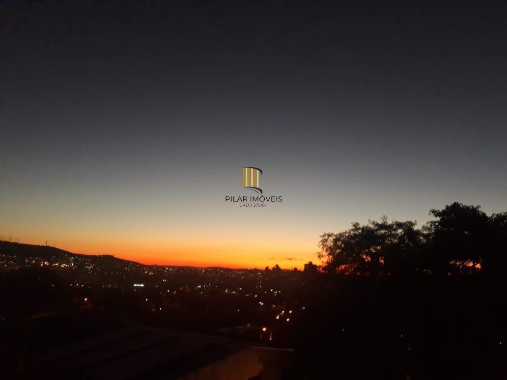 Cobertura com 3 dormitórios, suíte, piscina e churrasqueira.