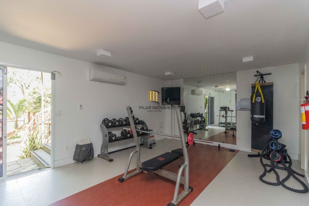 Casa em condomínio com 3 dormitórios, suíte e pátio amplo – 147m²