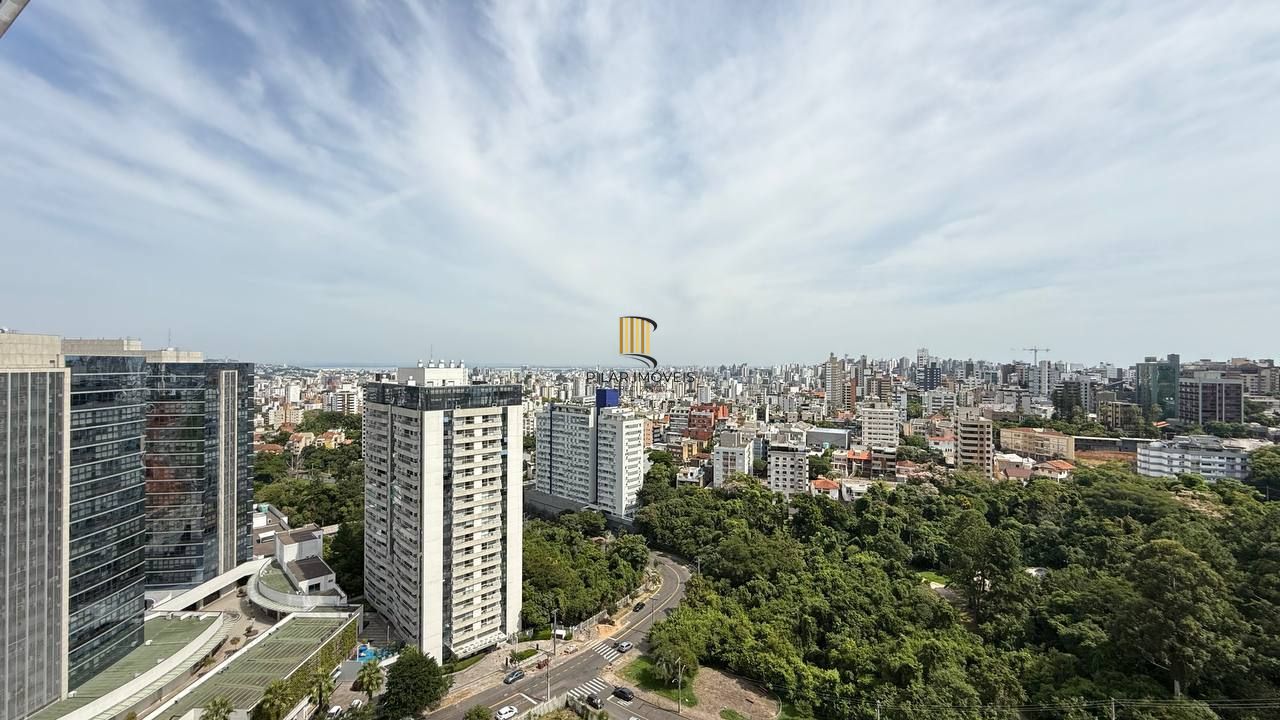 Apartamento mobiliado de 2 dormitórios com suíte e 2 vagas no Petrópolis