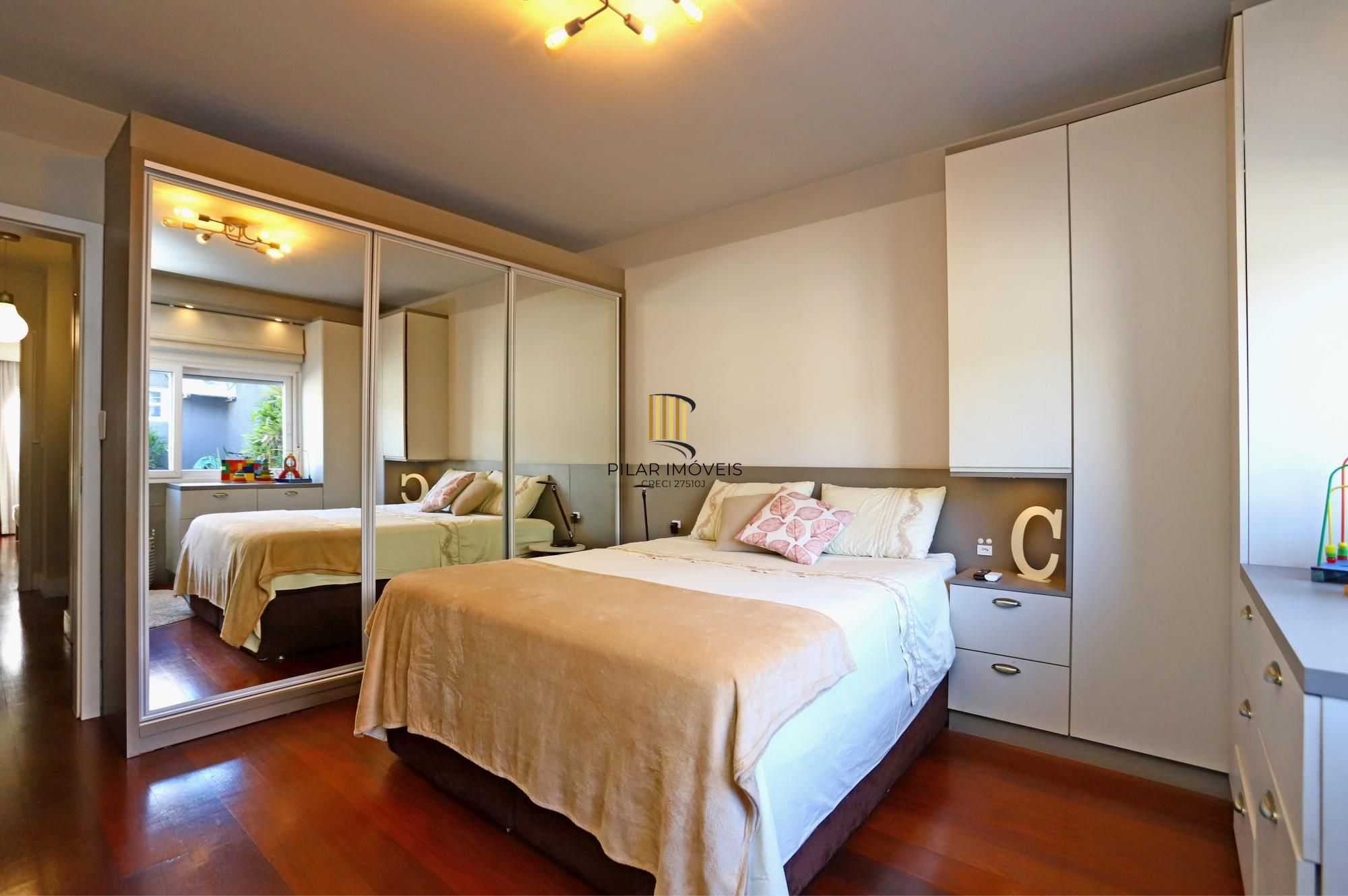 Casa mobiliada com suíte, patio e espaço gourmet completo