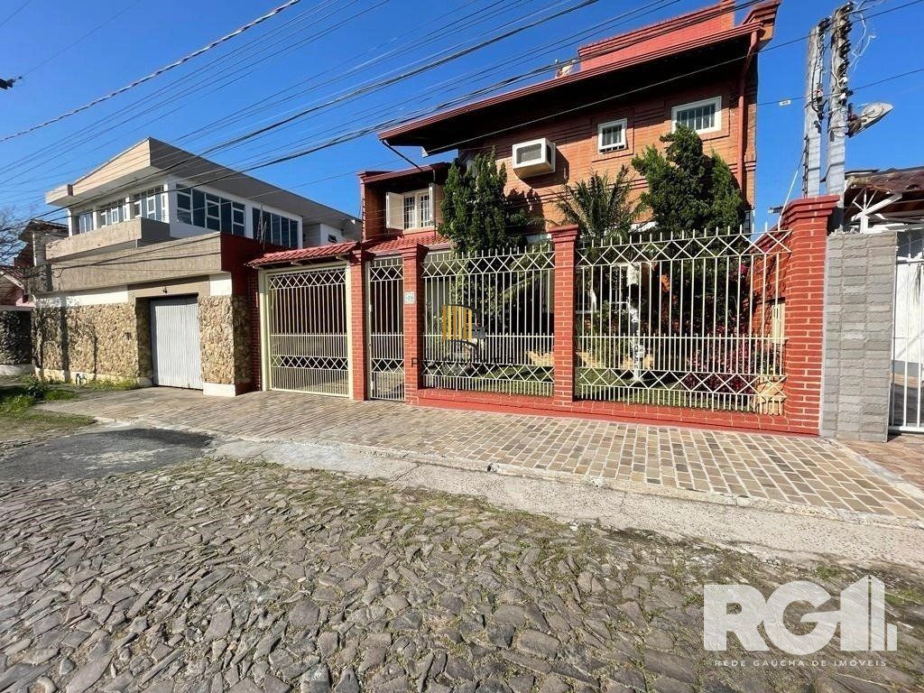 Casa 3 dormitórios no bairro Vila Cachoeirinha