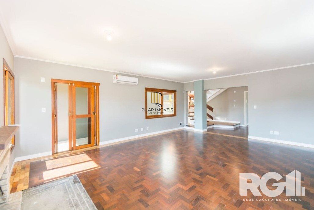 Casa com piscina, 3 dormitórios, 258m² privativos, no Jardim Itu.