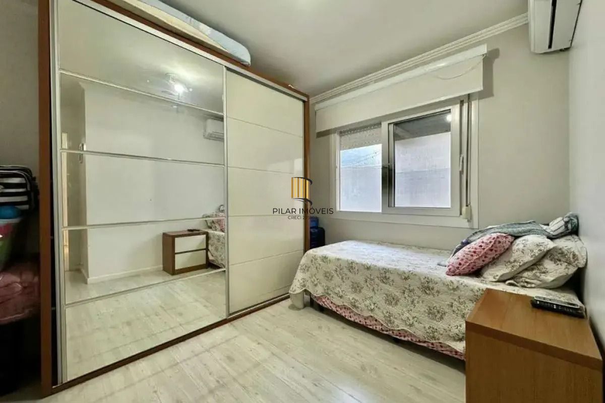 Casa em condomínio com 2 dormitórios, suíte e 2 vagas