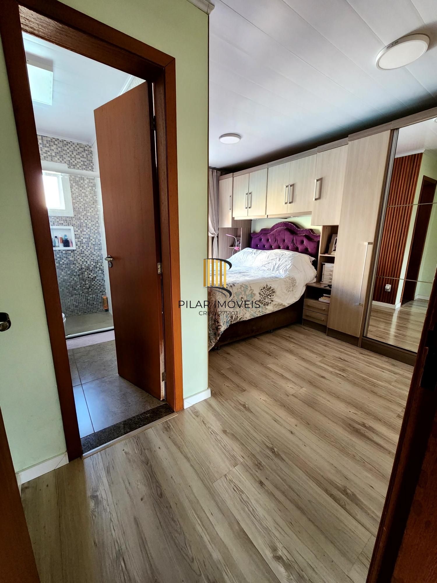 Casa com 2 dormitórios, suíte, piscina e espaço gourmet no Jardim Algarve