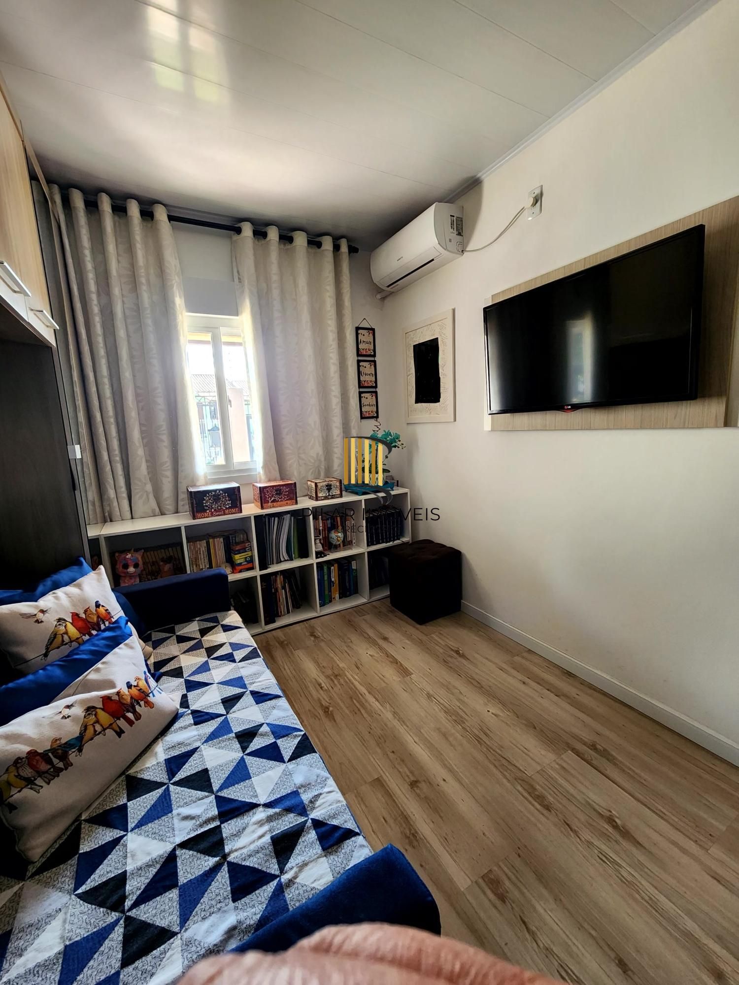 Casa com 2 dormitórios, suíte, piscina e espaço gourmet no Jardim Algarve
