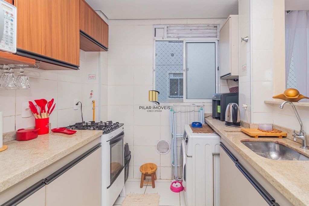 Apartamento com 2 dormitórios e vaga no Morro Santana