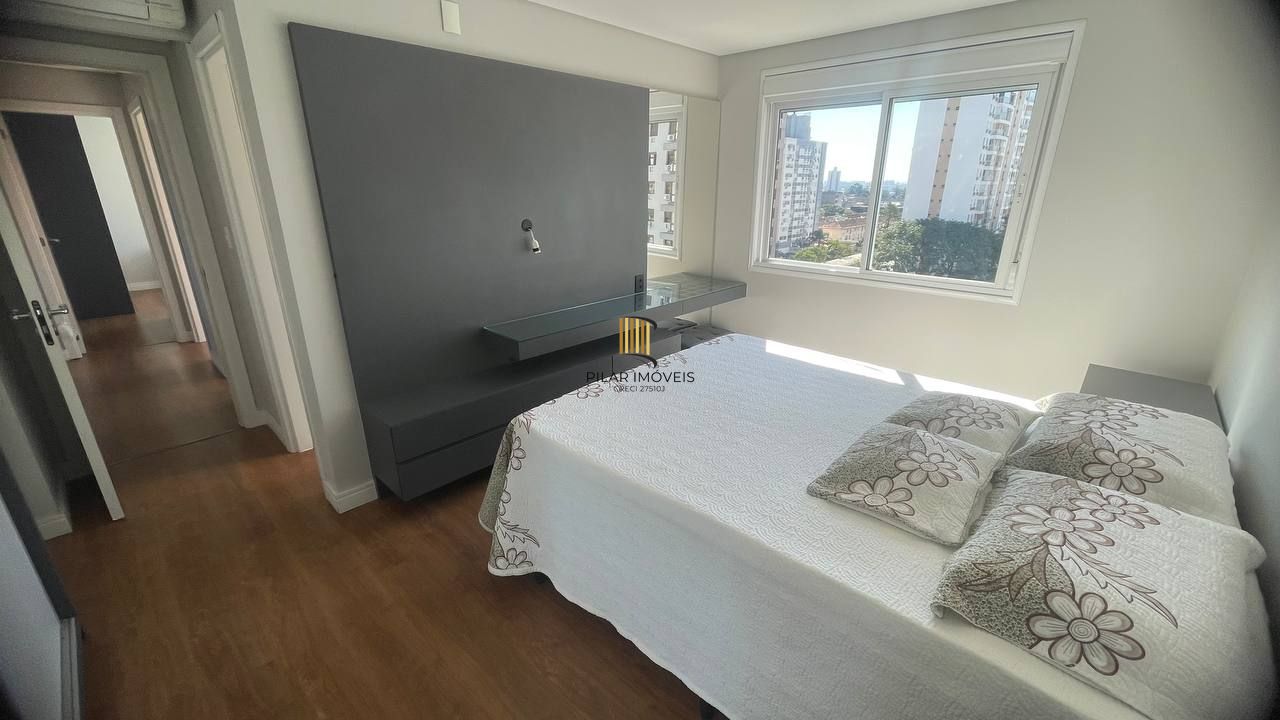 Apartamento 100% decorado com 92m², suíte, churrasqueira e 2 vagas de garagem.