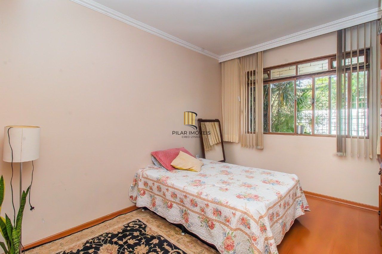 Casa ampla com pátio, edícula e terraço – Vila Ipiranga, Porto Alegre