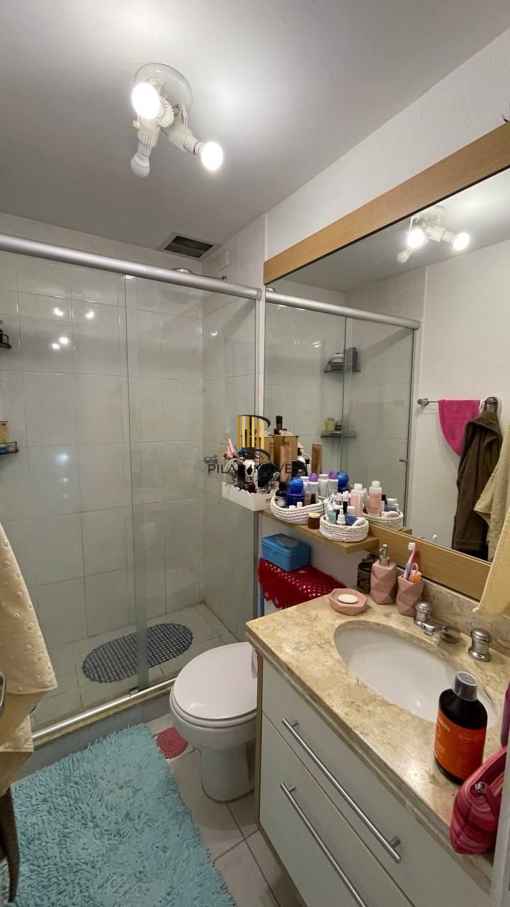 Sobrado em condomínio no Jardim Lindóia com pátio e suíte