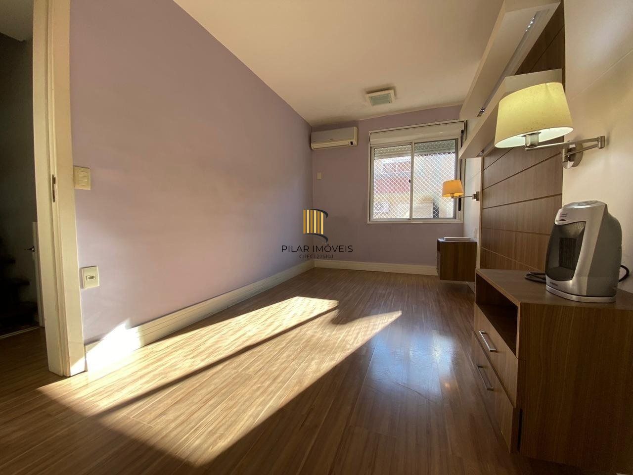 Casa em condomínio com pátio e 3 dorms no Ecoville