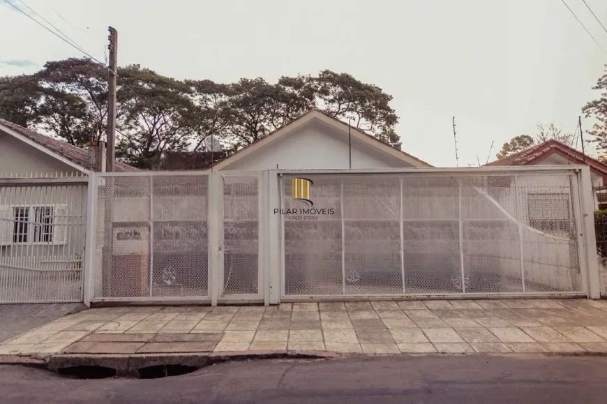Casa térrea  com 200m² privativos, 3 quartos, Rua Sylvio Sanson - Sarandi