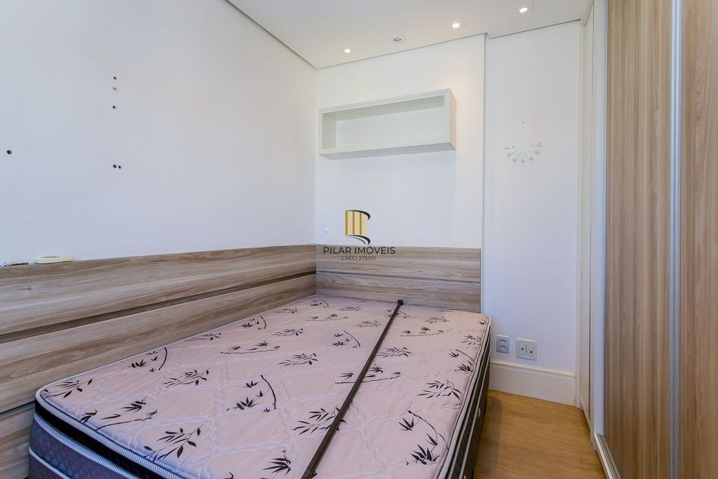 Apartamento mobiliado com lareira, suíte e sacada com vista definida