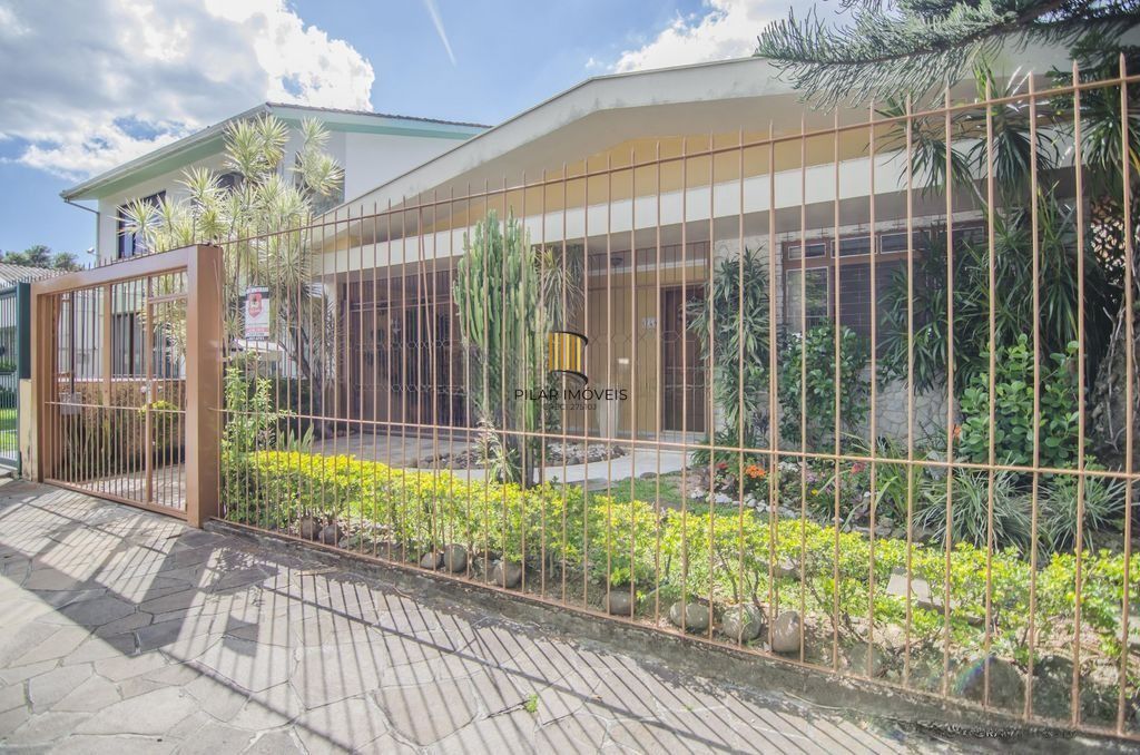 Casa ampla com pátio, edícula e terraço – Vila Ipiranga, Porto Alegre - Pilar Imóveis