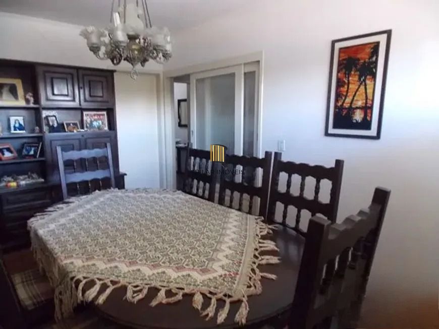 Casa com 3 dormitórios, pátio e área gourmet