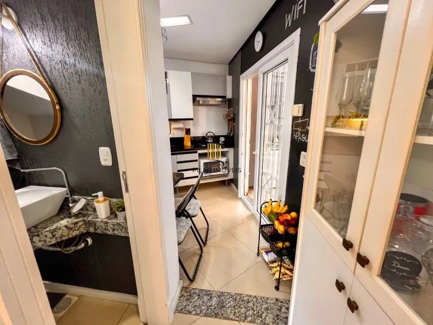 Casa Reformada em Condomínio com Suíte e Espaço Versátil Avenida Ecoville