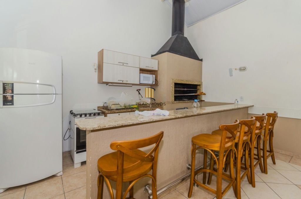 Casa em Condomínio 4 Dormitórios com Suíte no Lindoia - Porto Alegre