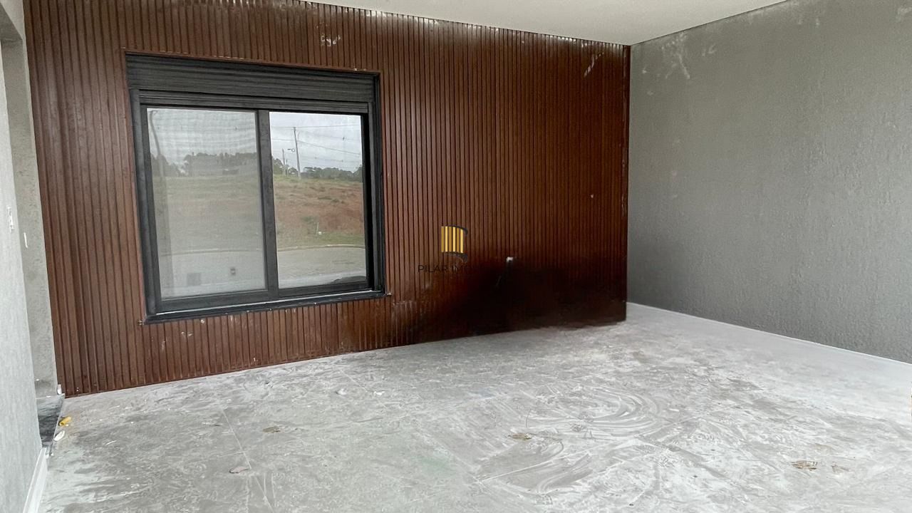 Casa em condomínio com 3 dormitórios, 2 suítes, churrasqueira, lareira e 2 vagas.