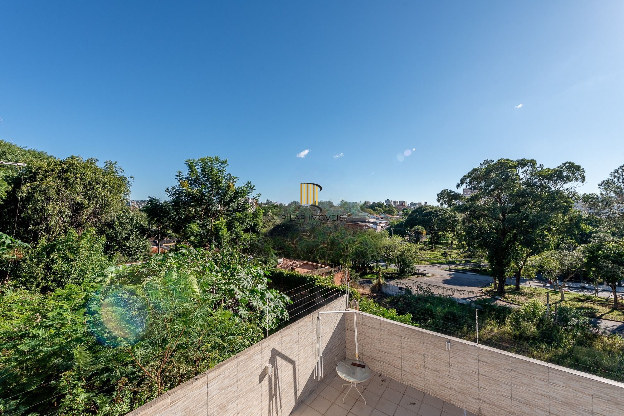 Casa com 5 Dormitórios, Suíte Master e Piscina no Jardim Planalto