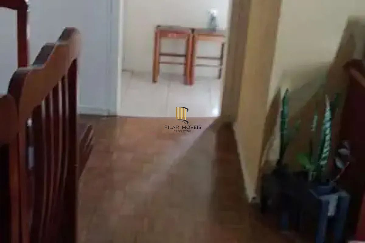 Apartamento com 2 dormitórios semimobiliado.