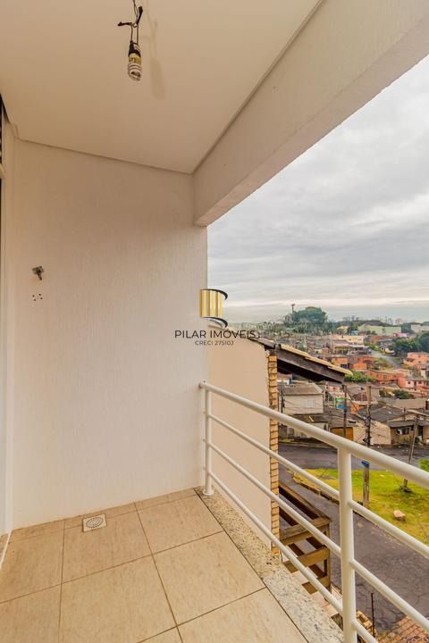 Casa com 3 dormitórios, suíte, lavabo e amplo pátio.
