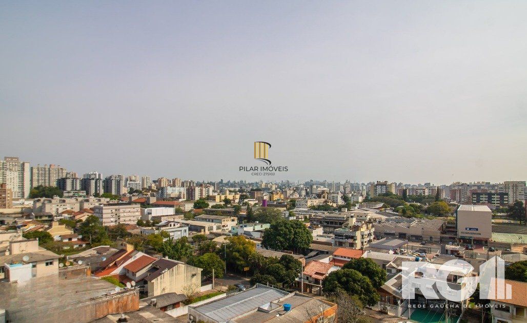 Apartamento semimobiliado com 3 dormitórios e 2 vagas em condomínio completo