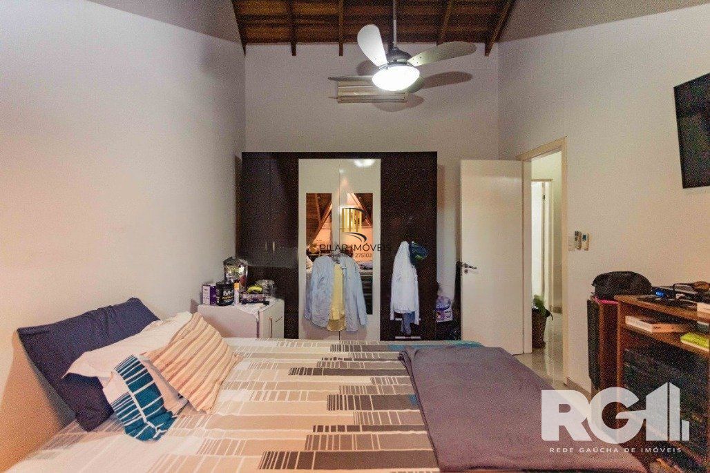Casa de Condomínio 5 dormitórios no bairro Sarandi