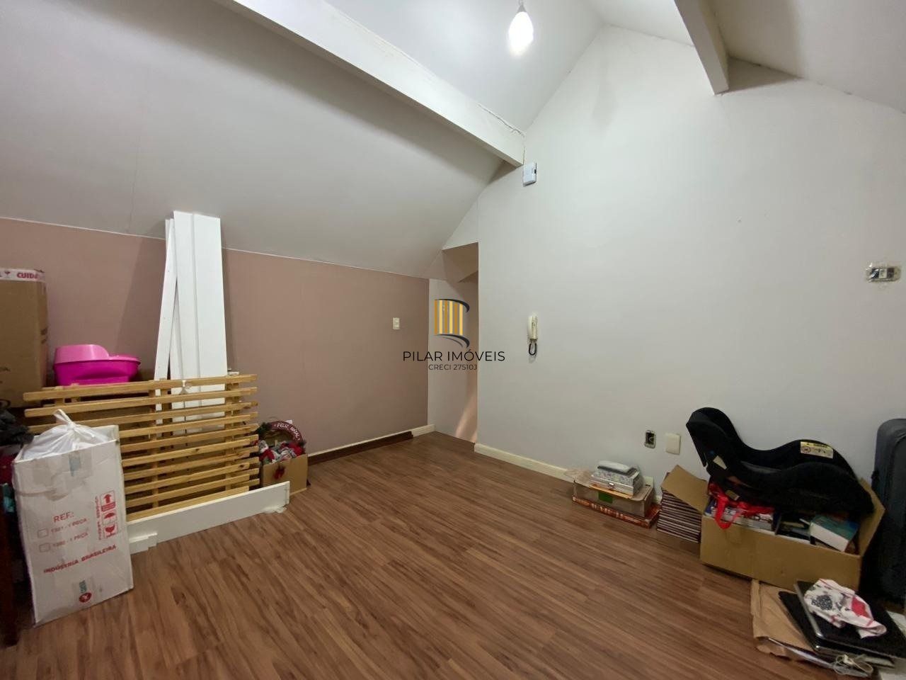 Casa em condomínio com pátio e 3 dorms no Ecoville