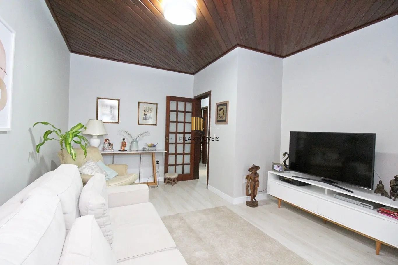 Casa térrea com edícula e salão de festas próximo ao Iguatemi