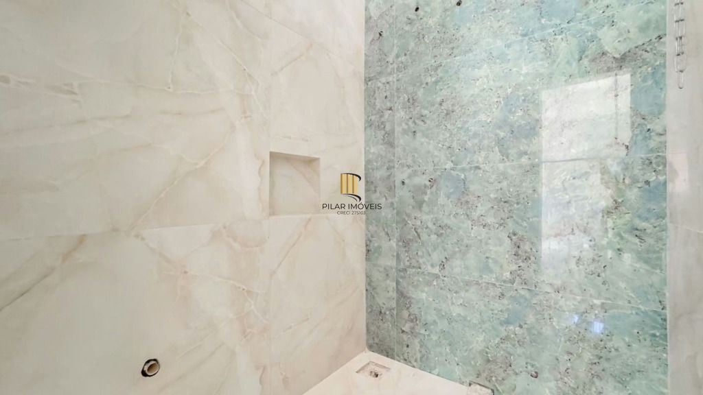 Casa térrea com 3 suítes, lavabo e 2 vagas.