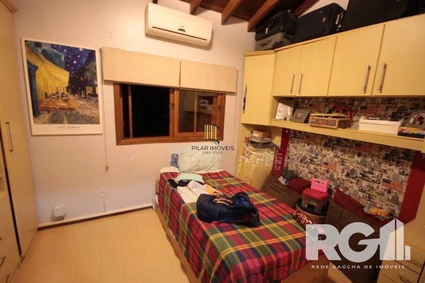Casa residencial com 3 dormitórios 90m² privativos, e 2 vagas à venda no bairro Parque Santa Fé em Porto Alegre