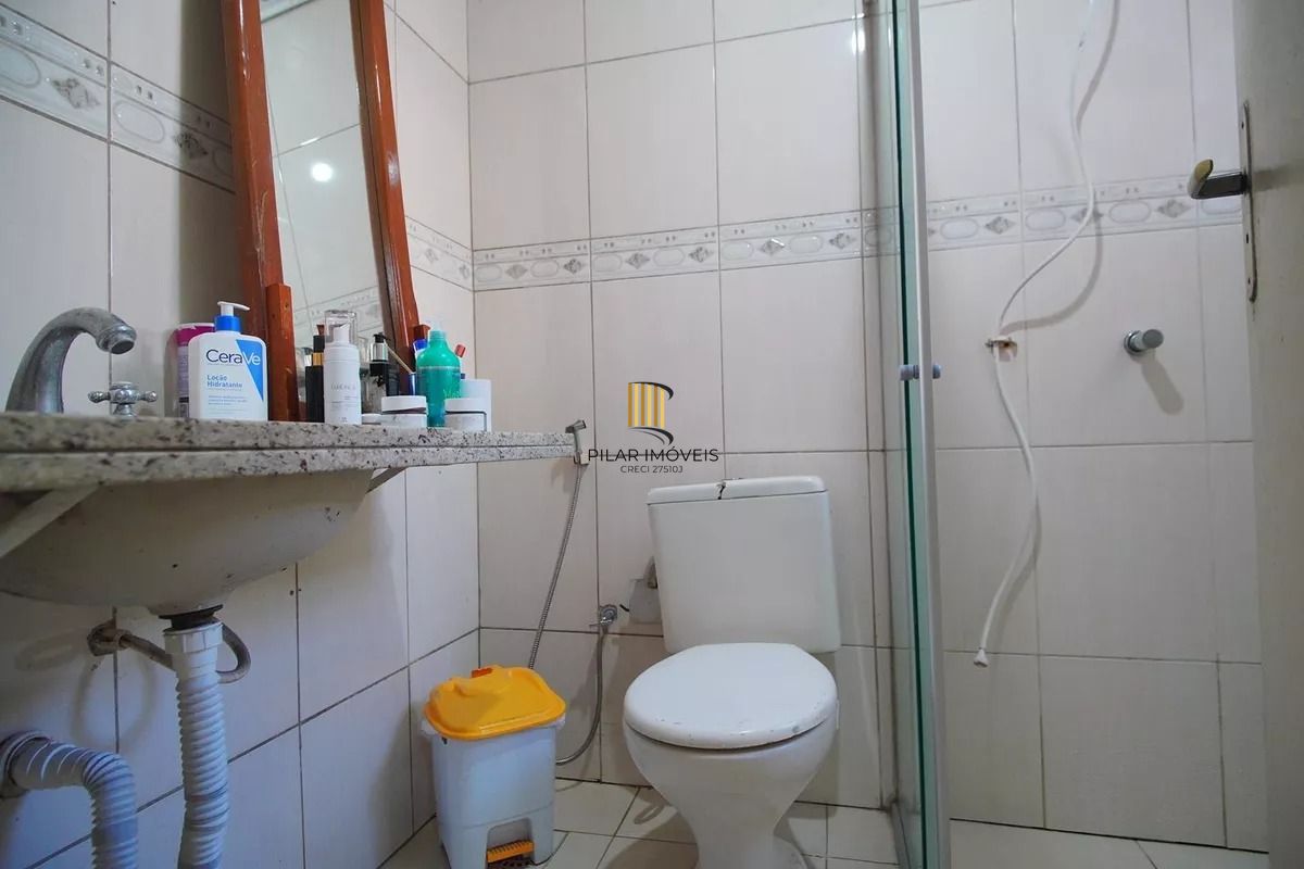 Casa Térrea com 5 dormitórios, Amplo Terreno de 300m² - Bairro Santa Rosa