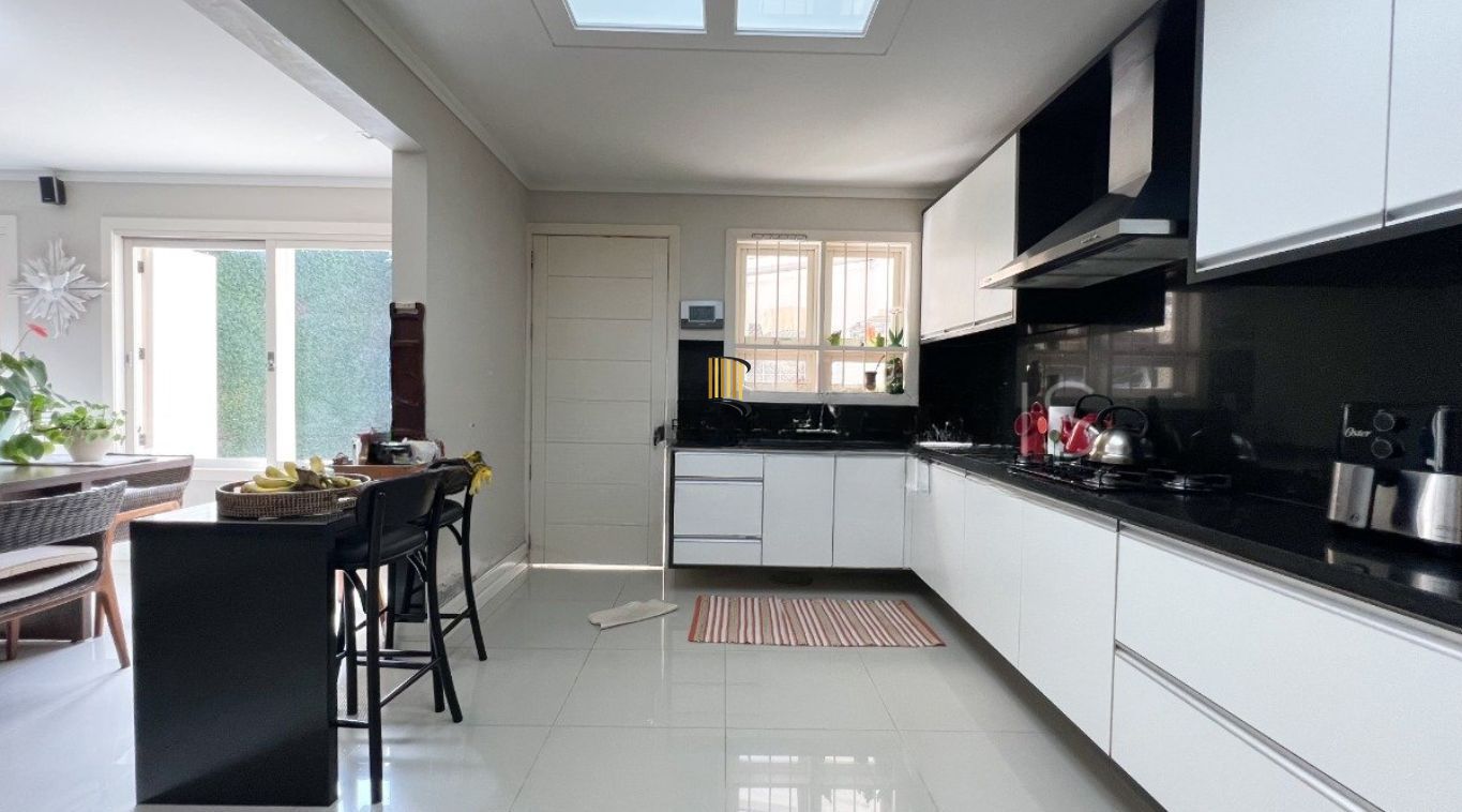 Casa com 3 quartos, 3 suítes á 700m do Iguatemi bairro Passo da Areia!