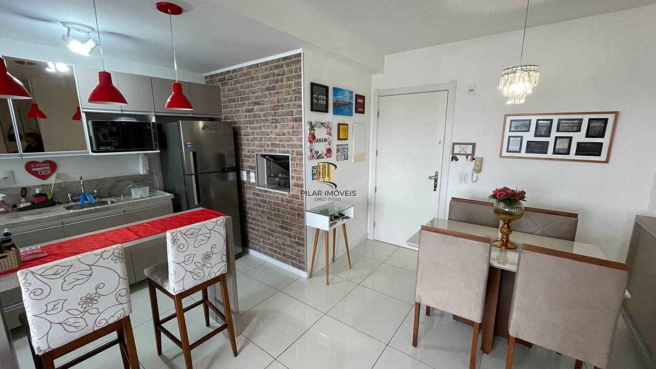 Apartamento de 2 Dormitórios, suíte, churrasqueira e 2 vagas.