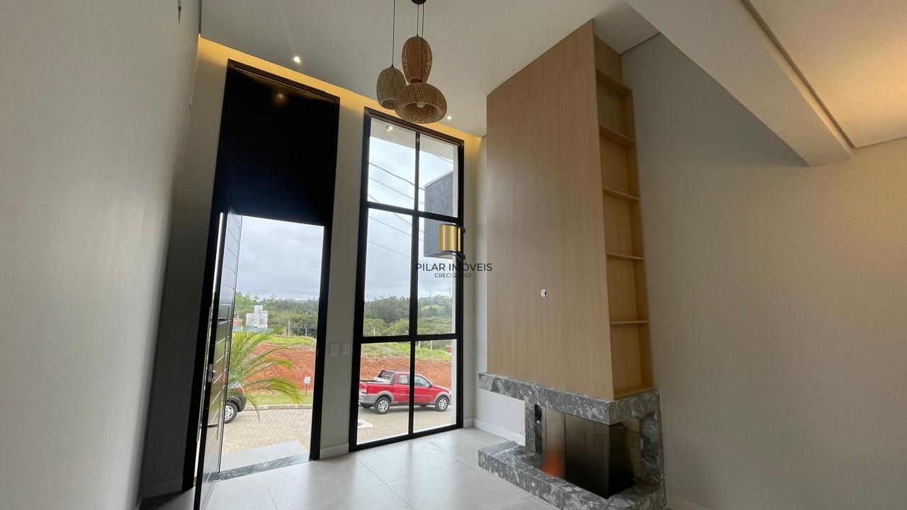 Casa em condomínio com 3 dormitórios 2 suíte 2 vagas.