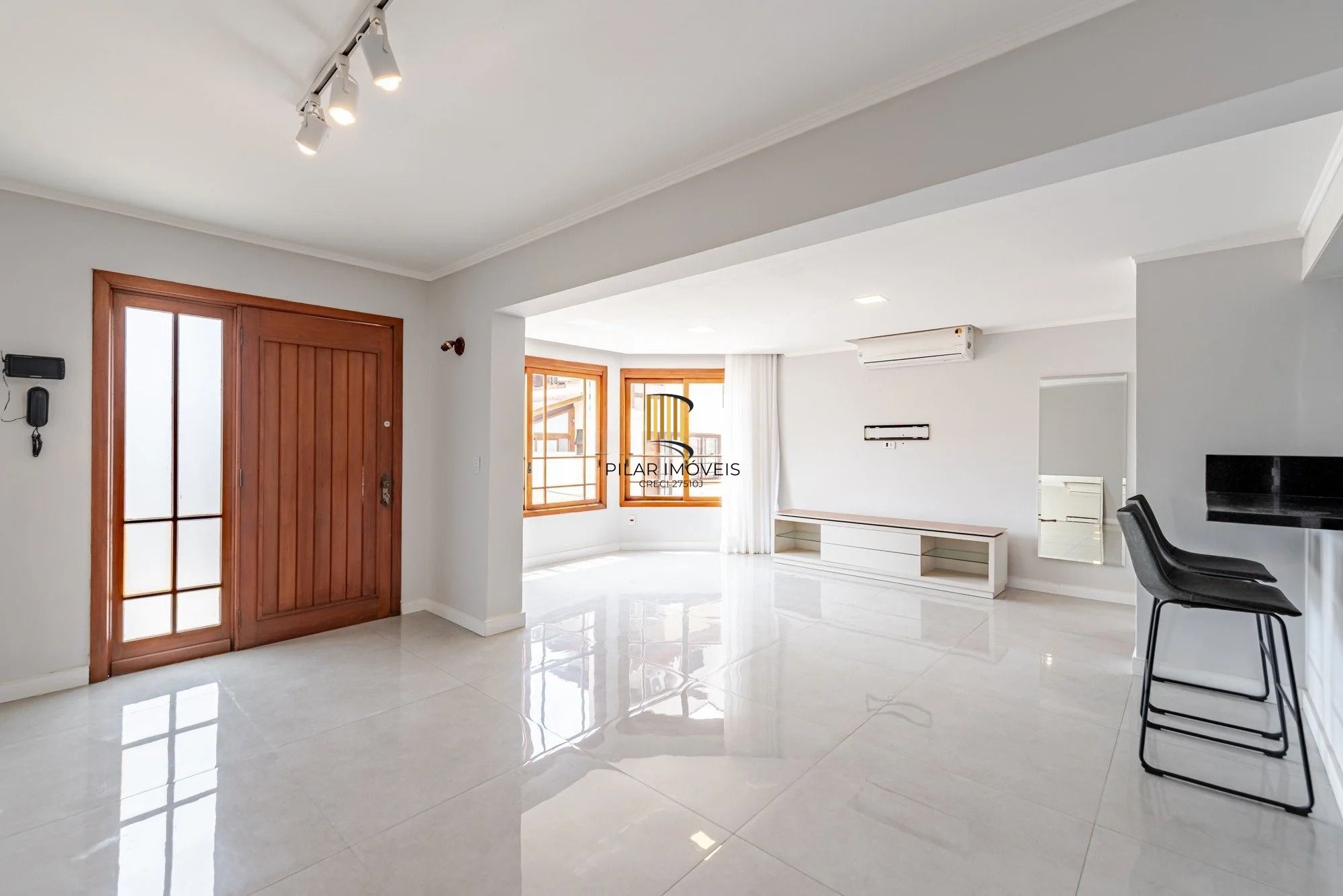 Casa em condomínio com 3 dormitórios, suíte e 3 vagas. - Pilar Imóveis