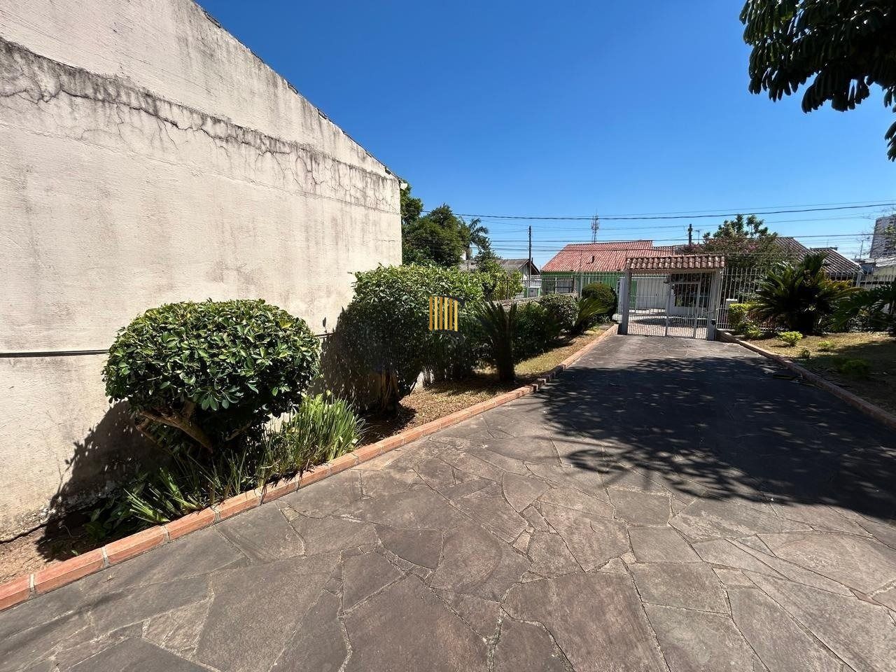 Casa 3 dormitórios com suíte e pátio no Jardim Planalto