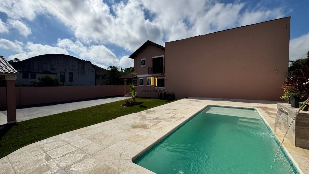 Casa 5 dormitórios no bairro Vila Nova