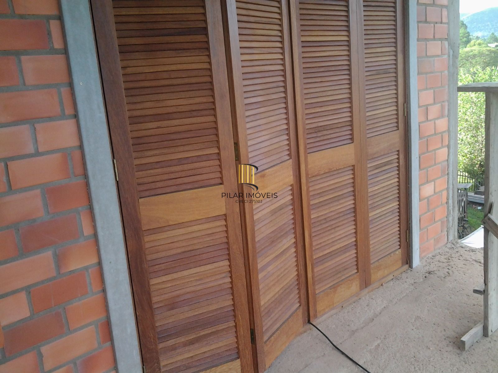 Sobrado 200m² privativos, 4 dormitórios 1 suíte e 2 vagas cobertas - Gravataí