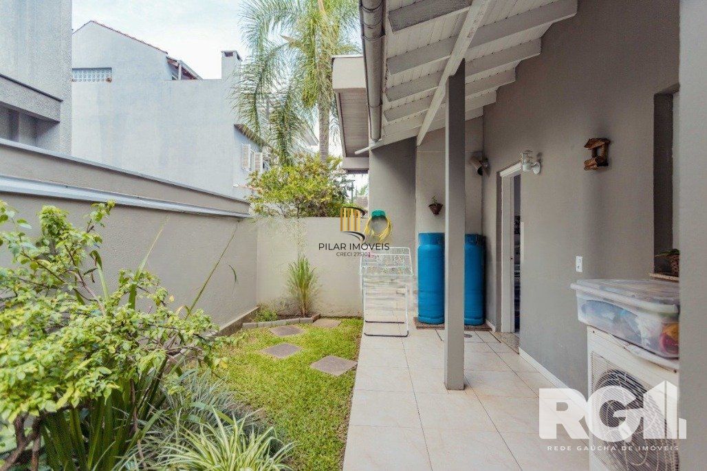 Casa de Condomínio 5 dormitórios no bairro Sarandi