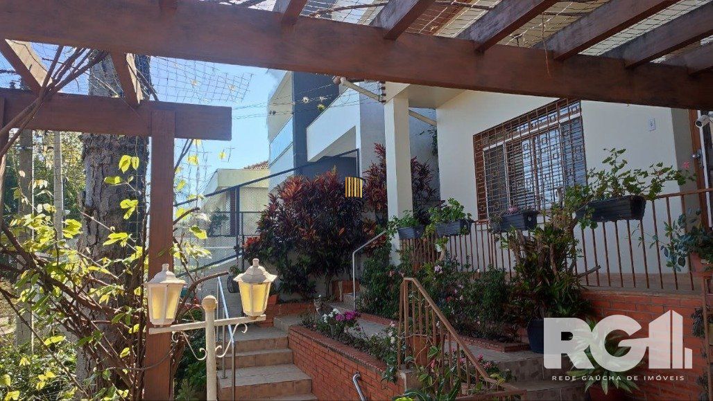 Casa 3 dormitórios no bairro Chácara das Pedras