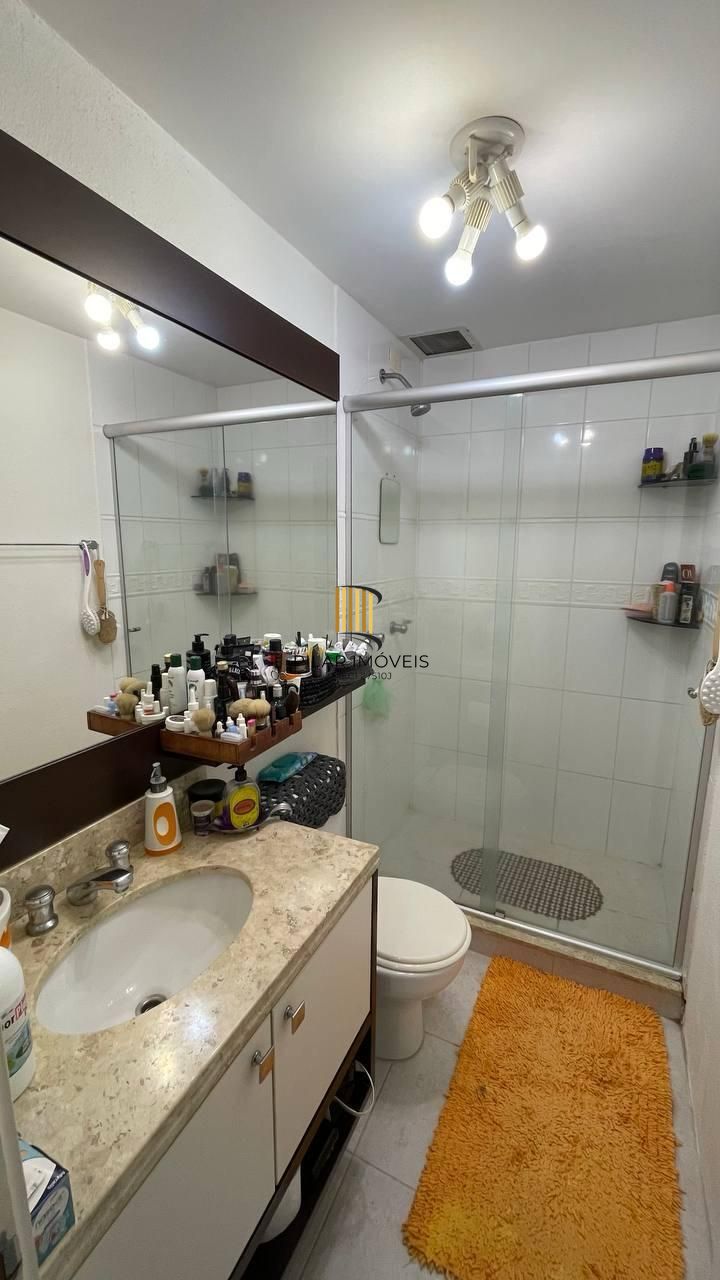 Sobrado em condomínio no Jardim Lindóia com pátio e suíte