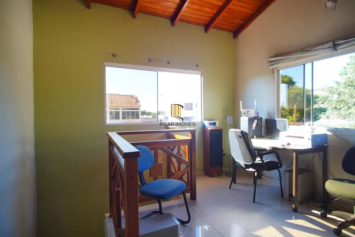 Casa Térrea com 5 dormitórios, Amplo Terreno de 300m² - Bairro Santa Rosa