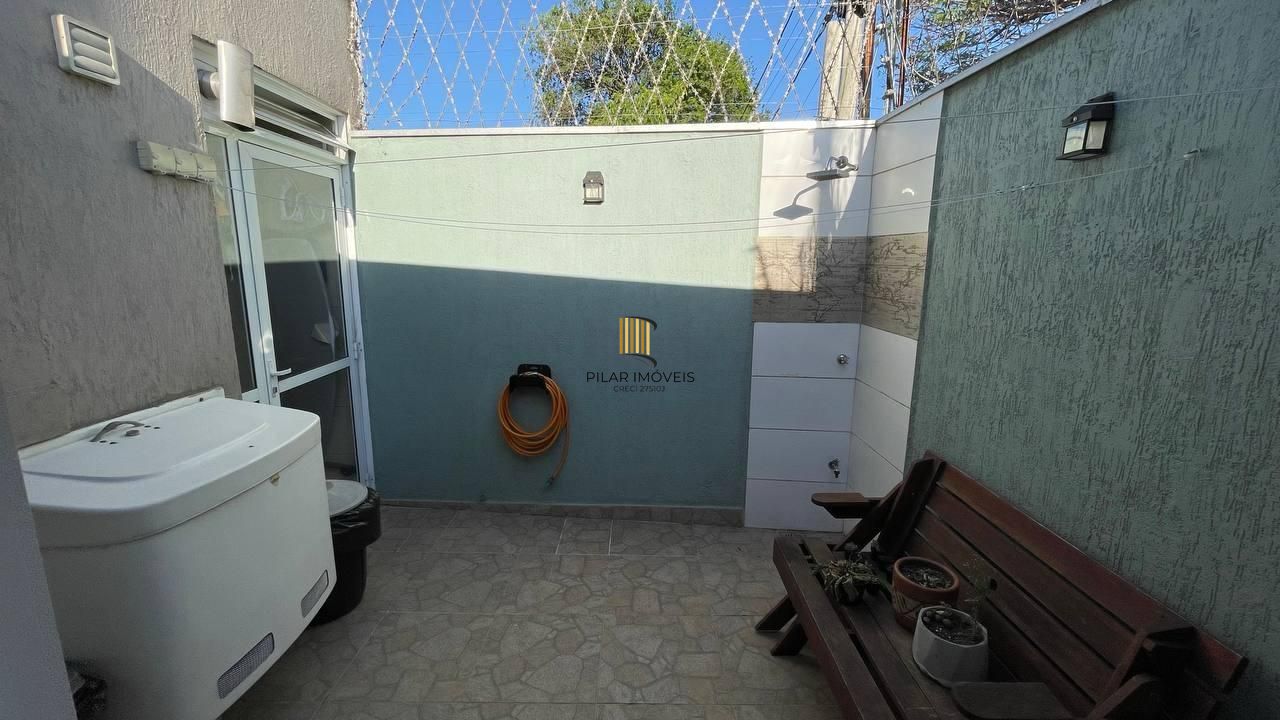 Sobrado em condomínio no Jardim Lindóia com pátio e suíte