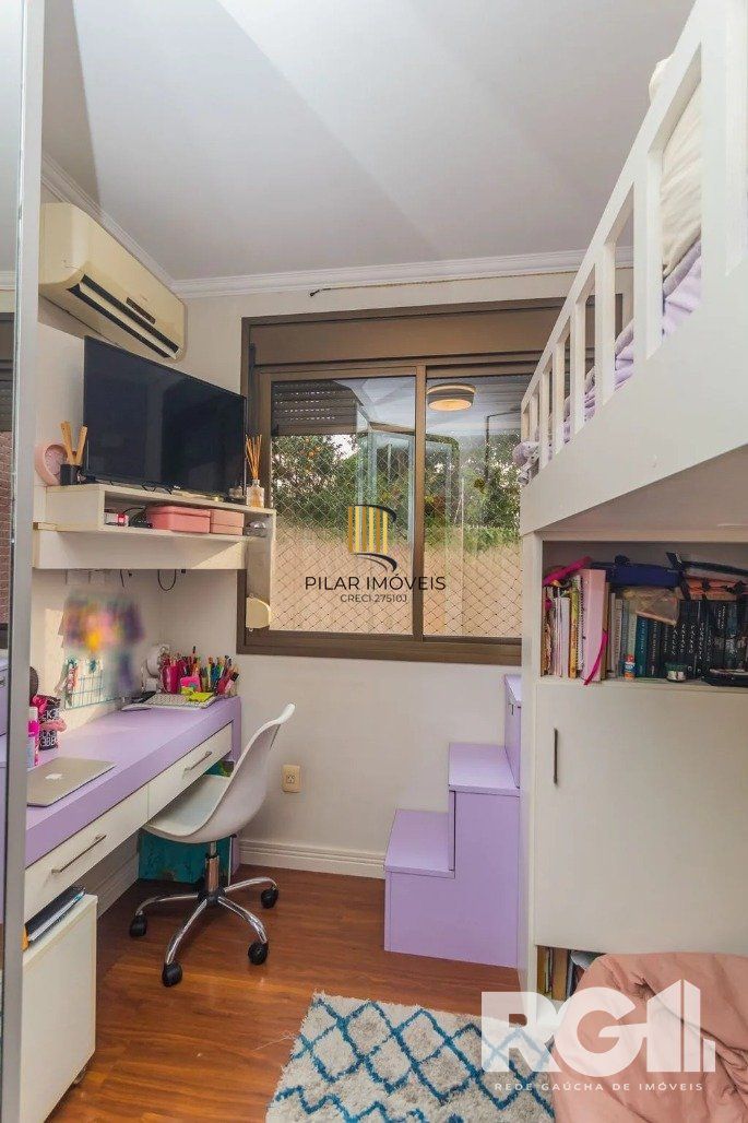 Apartamento com 94m², 3 quartos, 1 suíte, 2 vagas, no bairro Cristo Redentor em Porto Alegre..