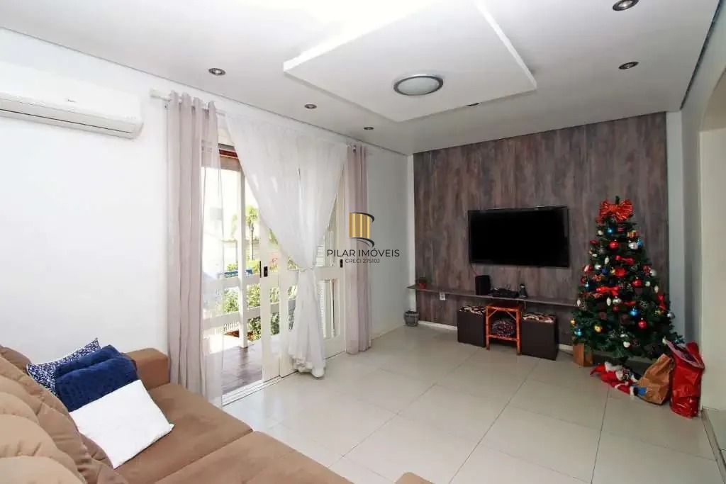 Sobrado com suíte, piscina e espaço gourmet no Jardim Sabará