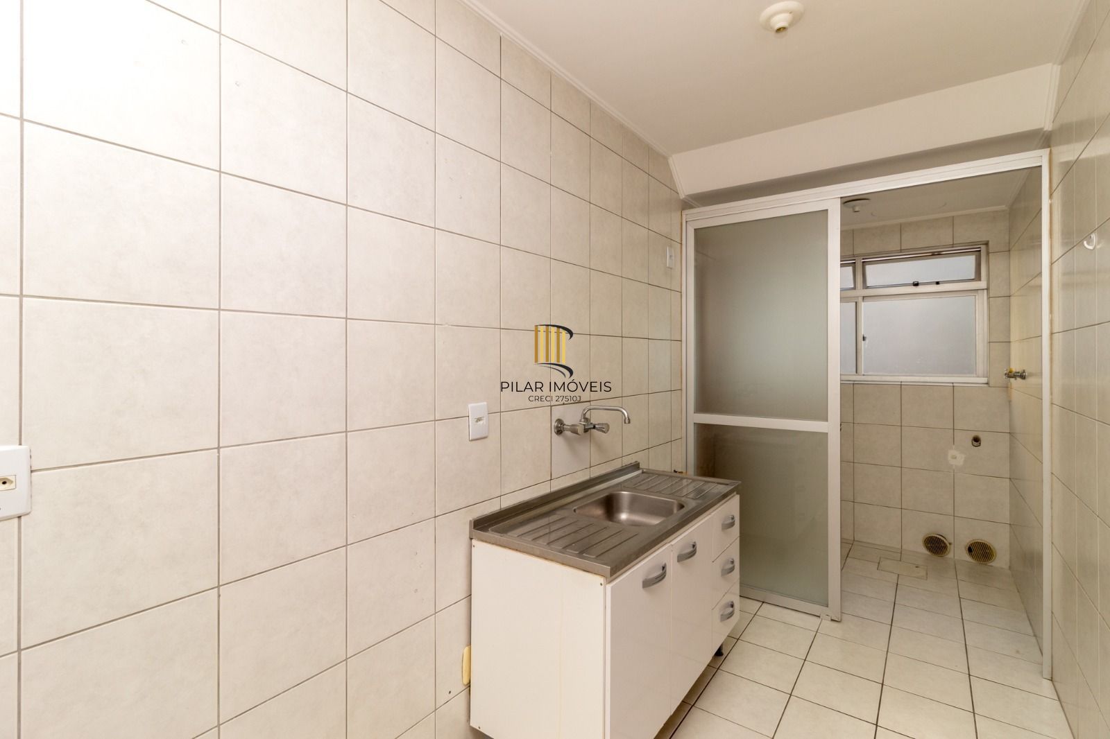 Apartamento 2 dormitórios com sacada e vaga no Jardim Lindoia