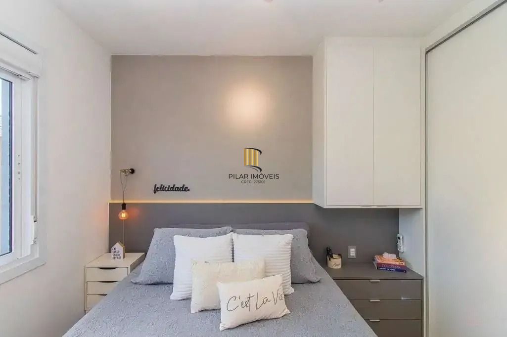 Apartamento mobiliado com sacada e vaga na Vila Ipiranga