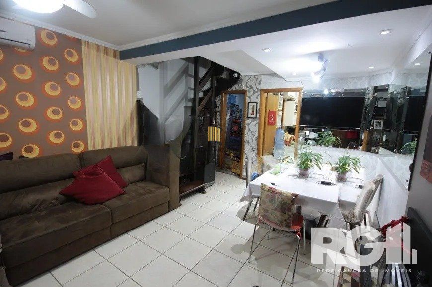 Casa residencial com 3 dormitórios 90m² privativos, e 2 vagas à venda no bairro Parque Santa Fé em Porto Alegre - Pilar Imóveis